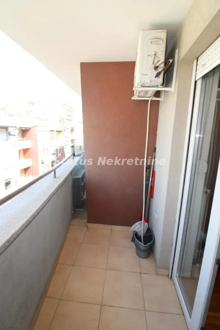 Izdavanje, garsonjera, 28m², Grbavica, Novi Sad Sve Podlokacije