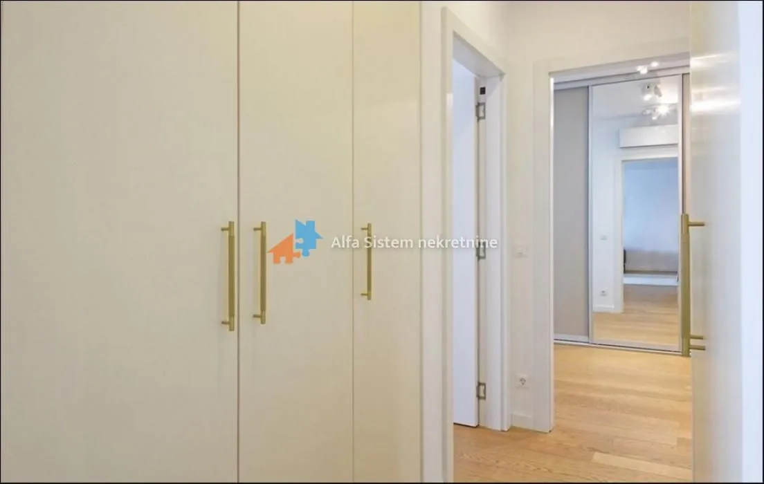 Izdavanje, trosoban stan, 89m², Savski Venac, Beograd
