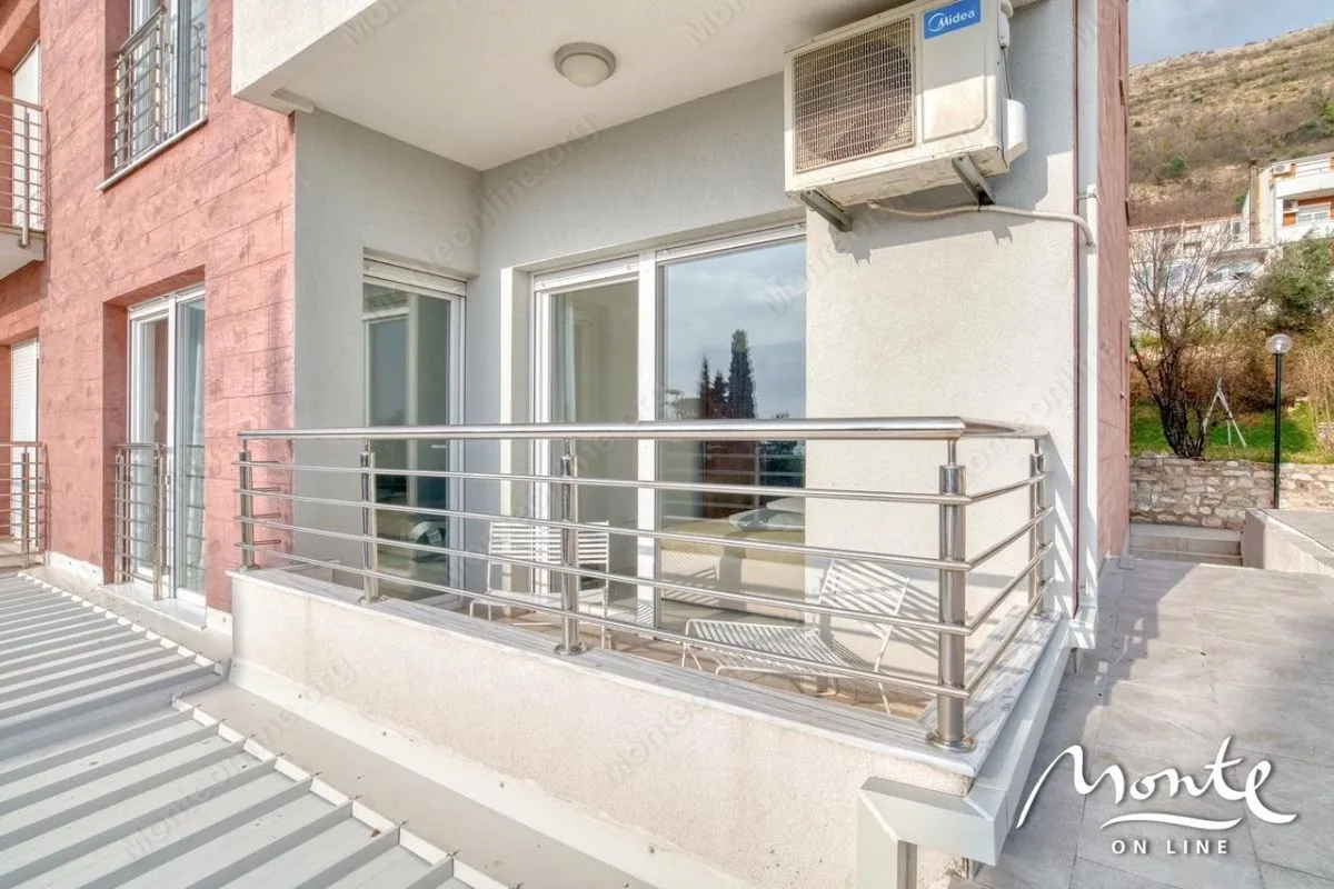 Sale, two bedroom apartment, 85m², Petrovac, Budva