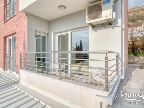 Sale, two bedroom apartment, 85m², Petrovac, Budva - image 11