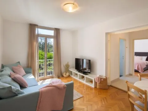 Izdavanje, jednosoban stan, 55m², Centar, Budva - image 7