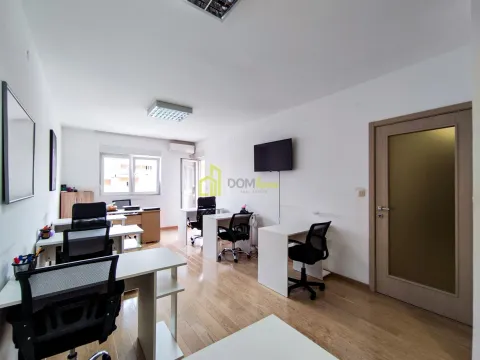 Izdavanje, poslovni prostor, 75m², City Kvart, Podgorica - image 9