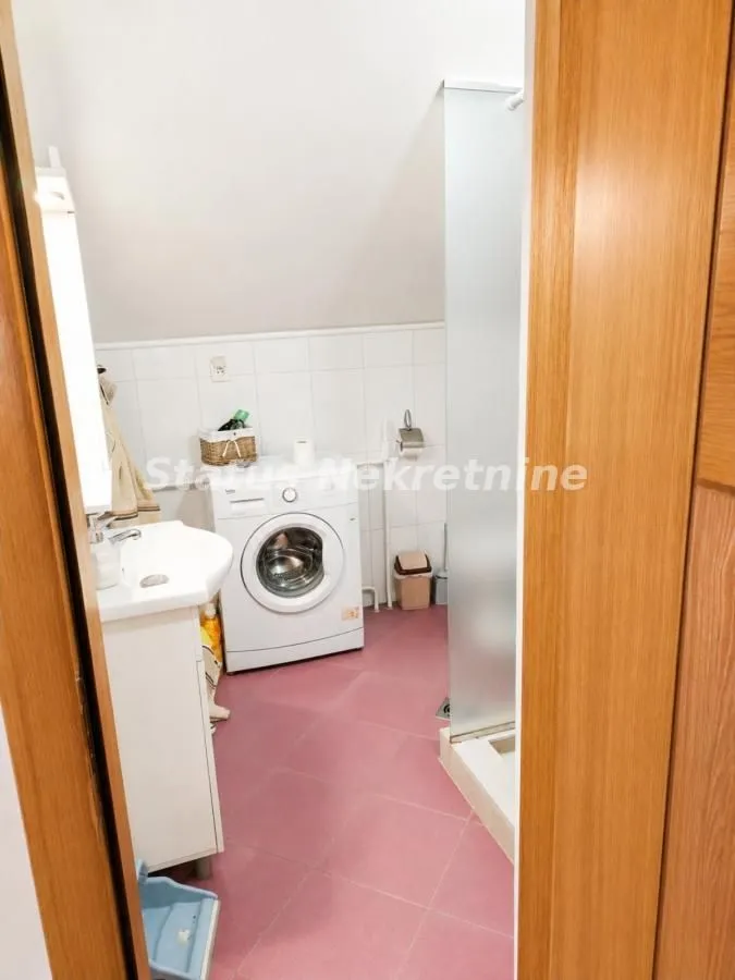 Prodaja, trosoban stan, 50m², Novi Sad, Srbija