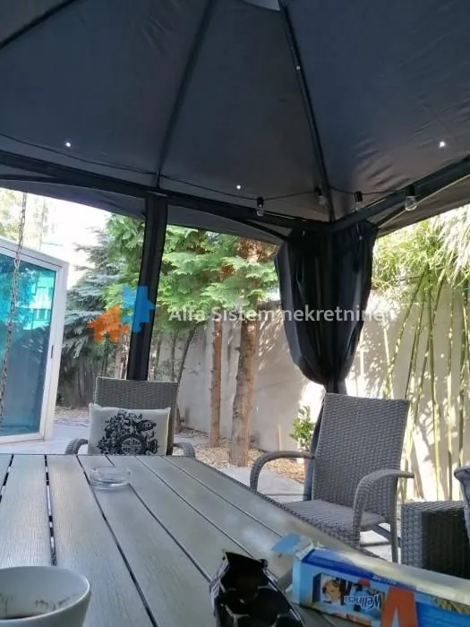 Rent, house, 365m², Uciteljsko Naselje, Zvezdara Sve Podlokacije