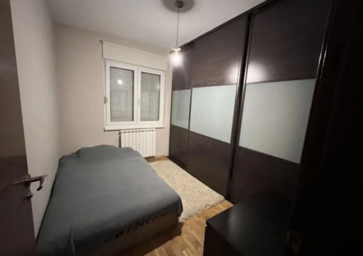 Izdavanje, jednosoban stan, 90m², Blok 6, Podgorica