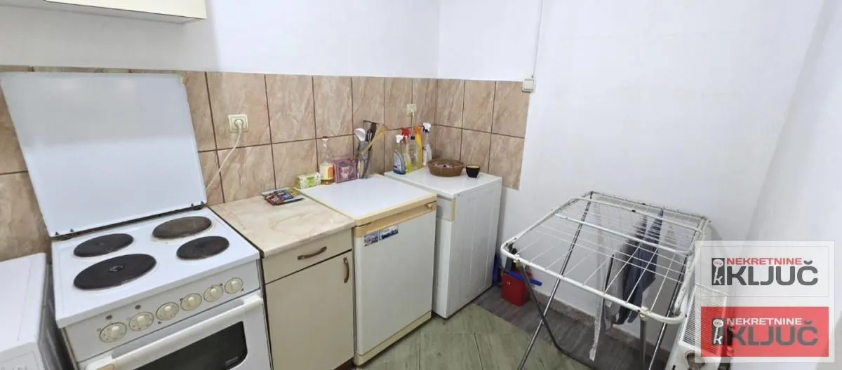 Izdavanje, jednosoban stan, 40m², Socijalno, Novi Sad Sve Podlokacije