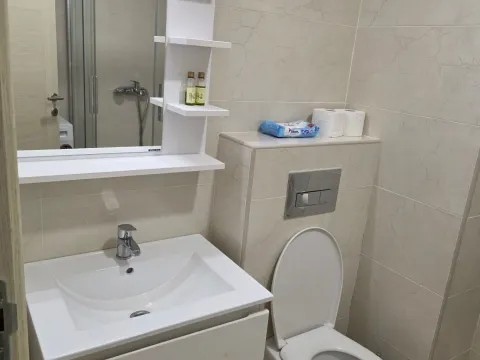 Rent, one bedroom apartment, 45m², Budva, Crna Gora - image 7