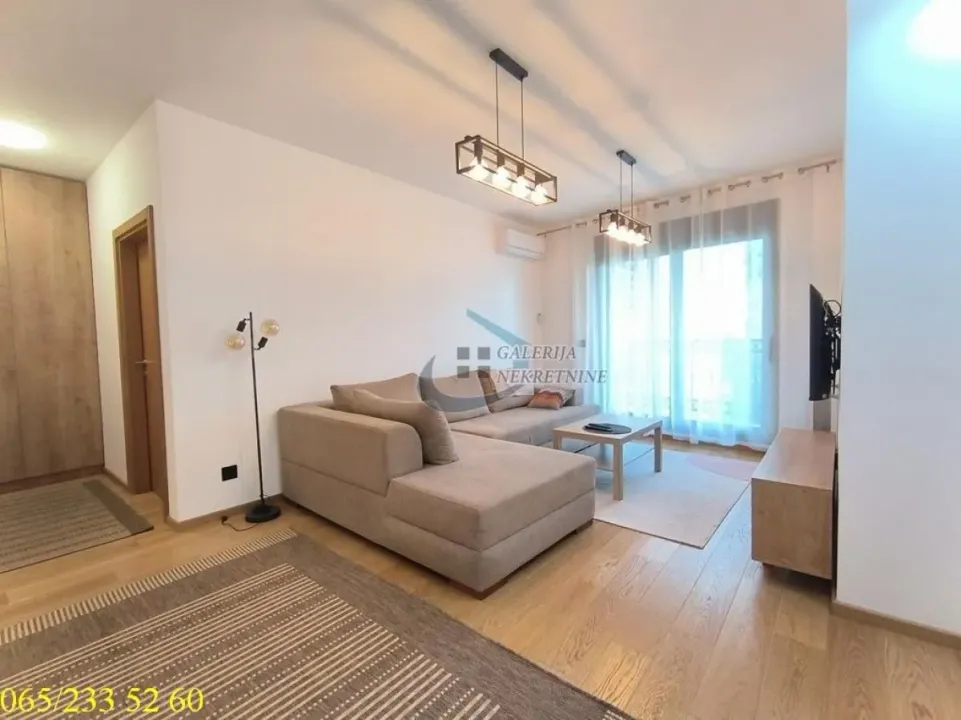 Rent, four bedroom apartment, 102m², Crveni Krst, Beograd