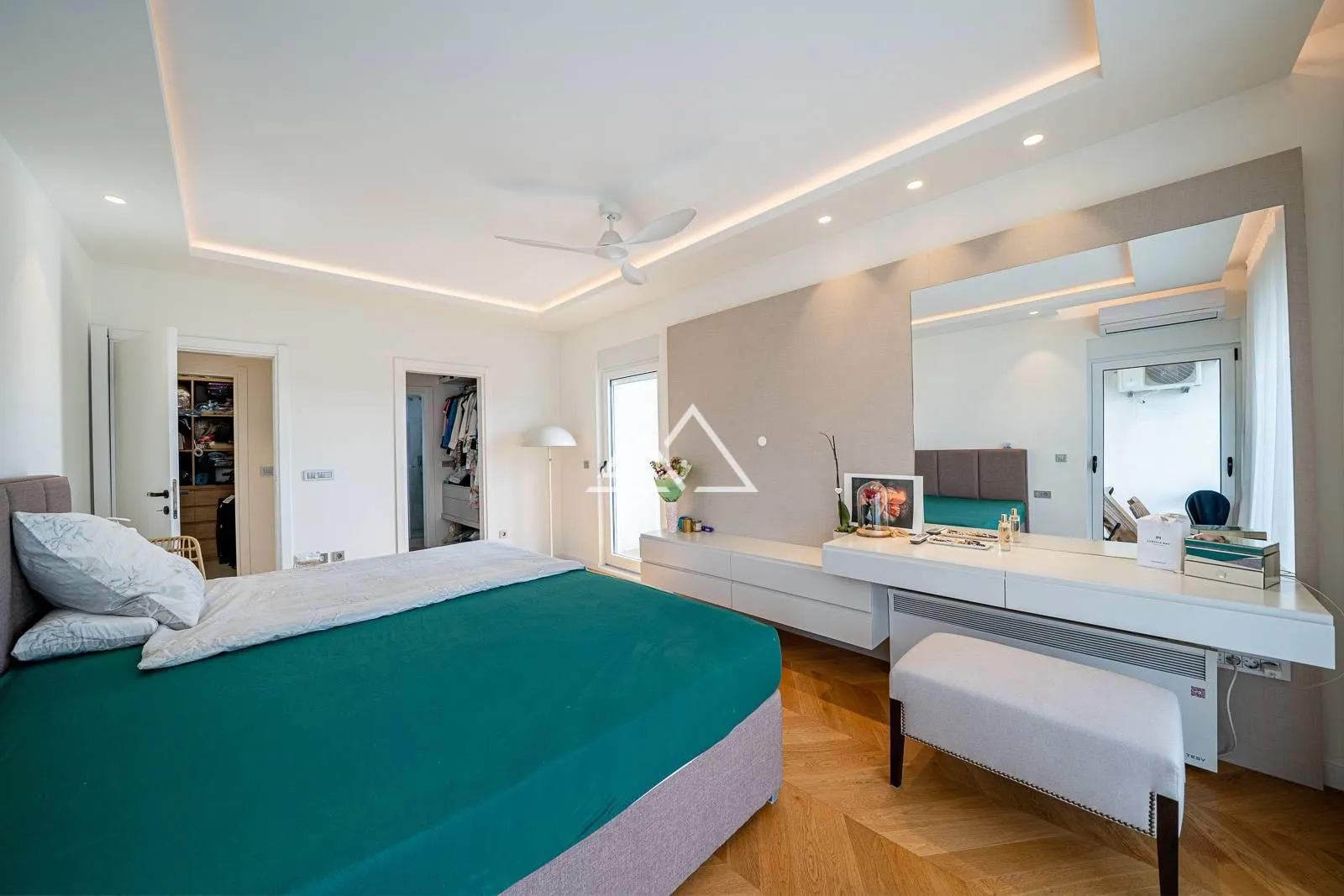 Prodaja, dvosoban stan, 122m², Tivat, Crna Gora