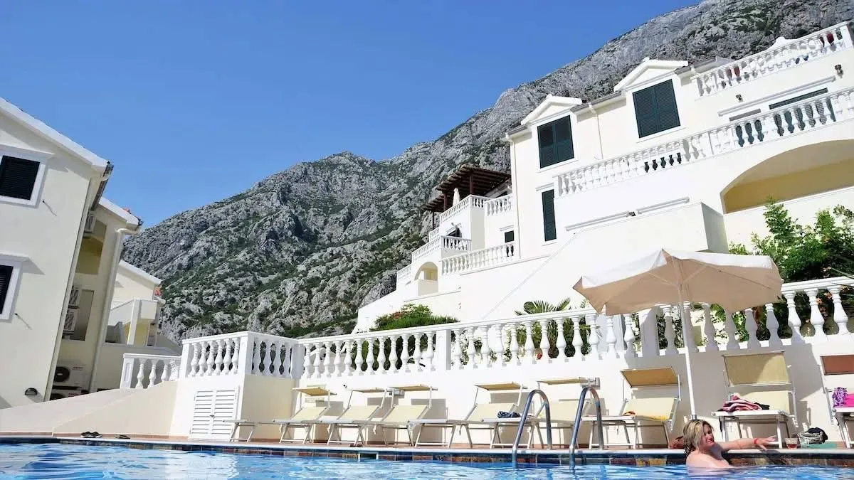 Prodaja, dvosoban stan, 80m², Dobrota, Kotor