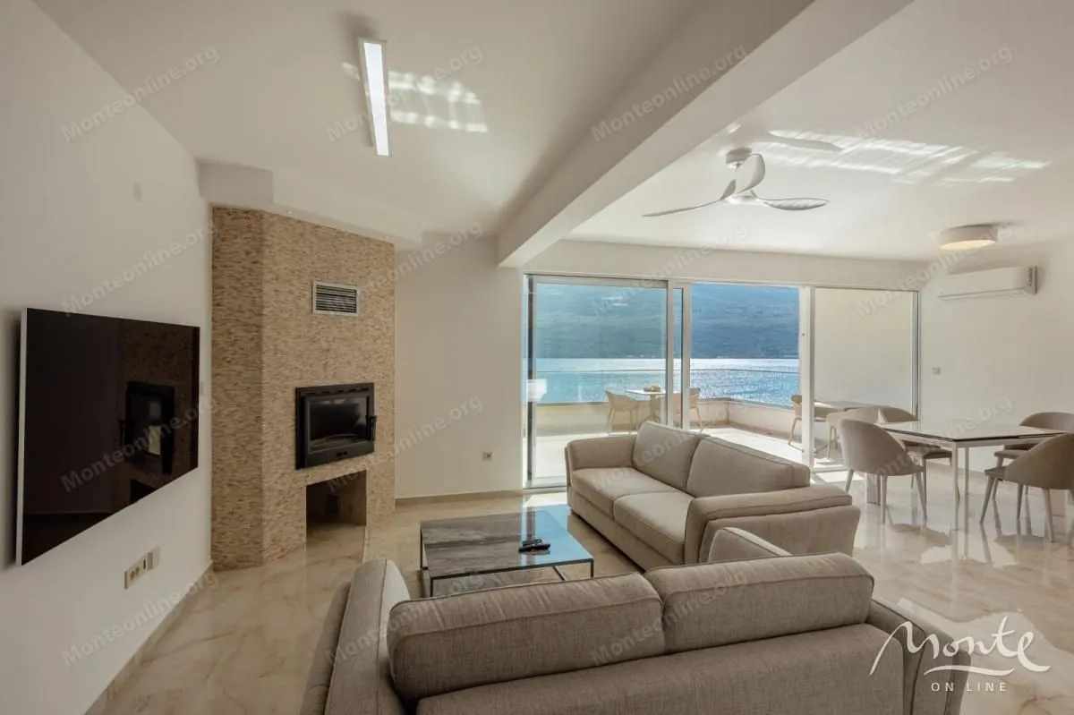 Prodaja, dvosoban stan, 138m², Baošići, Herceg Novi