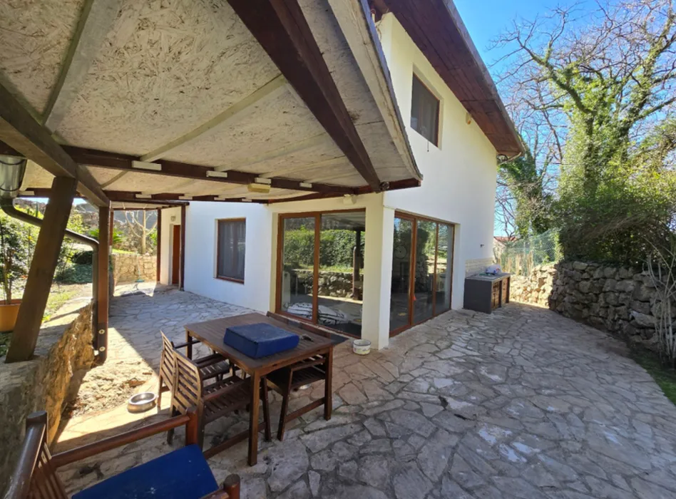 Izdavanje, kuća, 160m², Mirac, Kotor