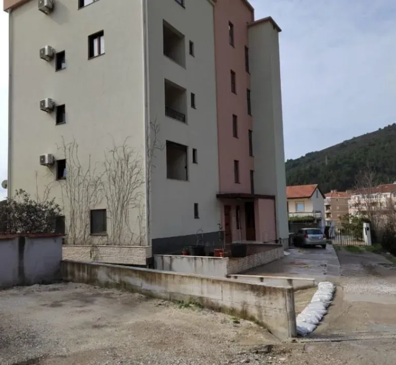 Prodaja, jednosoban stan, 40m², Podmaine, Budva