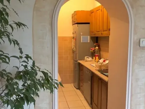 Izdavanje, trosoban stan, 105m², Stari grad, Novi Sad - image 4