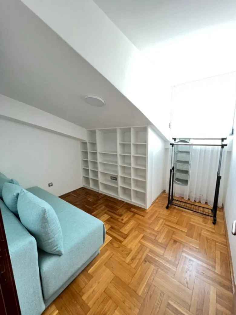 Izdavanje, dvosoban stan, 71m², Stari Aerodrom, Podgorica