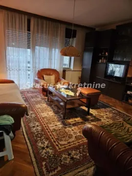 Dnevna soba sa garniturom, stočićem i televizorom. - image 16