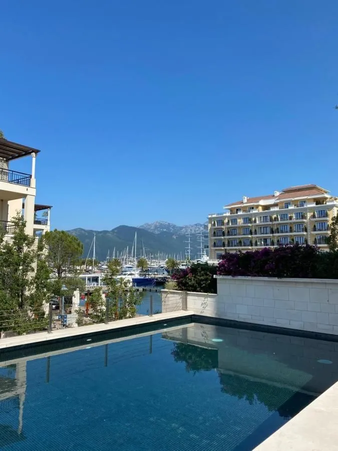 Prodaja, dvosoban stan, 107m², Tivat, Crna Gora