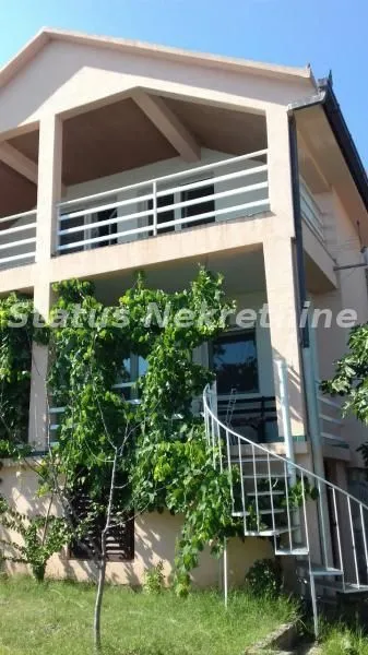 Prodaja, kuća, 190m², Šušanj, Bar
