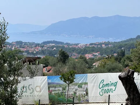 Pogled na zaliv i naselje sa građevinske parcele. - image 11