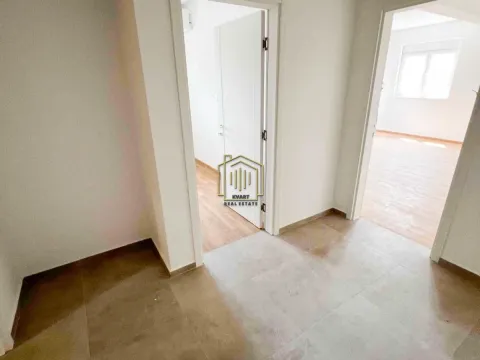 Prodaja, trosoban stan, 106m², Stari Aerodrom, Podgorica - image 12