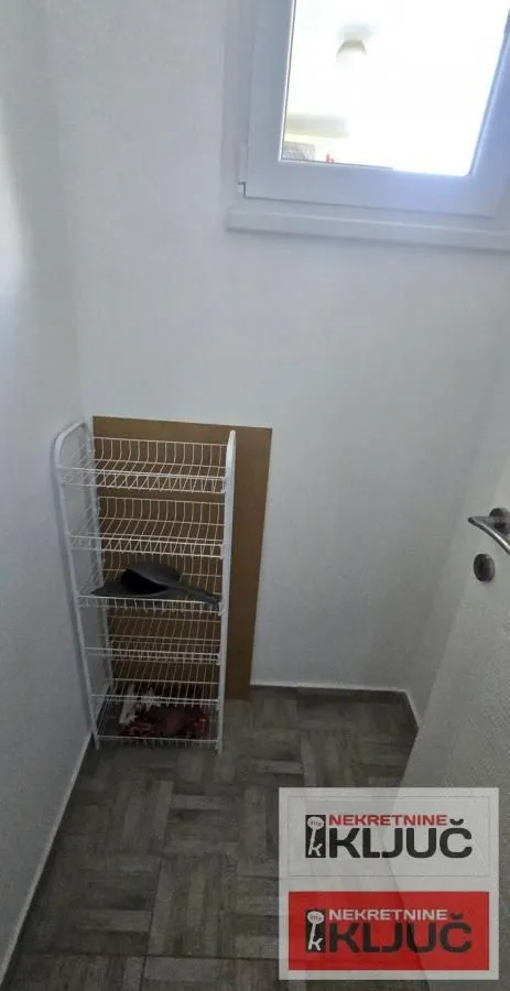 Izdavanje, dvosoban stan, 54m², Rotkvarija, Novi Sad Sve Podlokacije