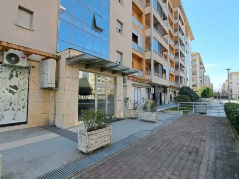 Izdavanje, jednosoban stan, 53m², City Kvart, Podgorica - image 27
