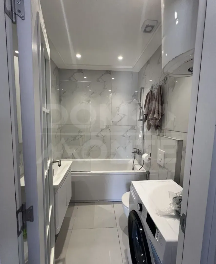 Izdavanje, jednosoban stan, 42m², Tivat, Crna Gora