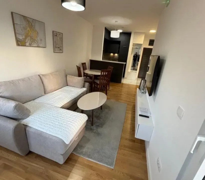 Izdavanje, jednosoban stan, 50m², Centar, Bar