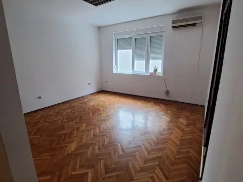 Rent, office space, 82m², Centar, Podgorica - image 4