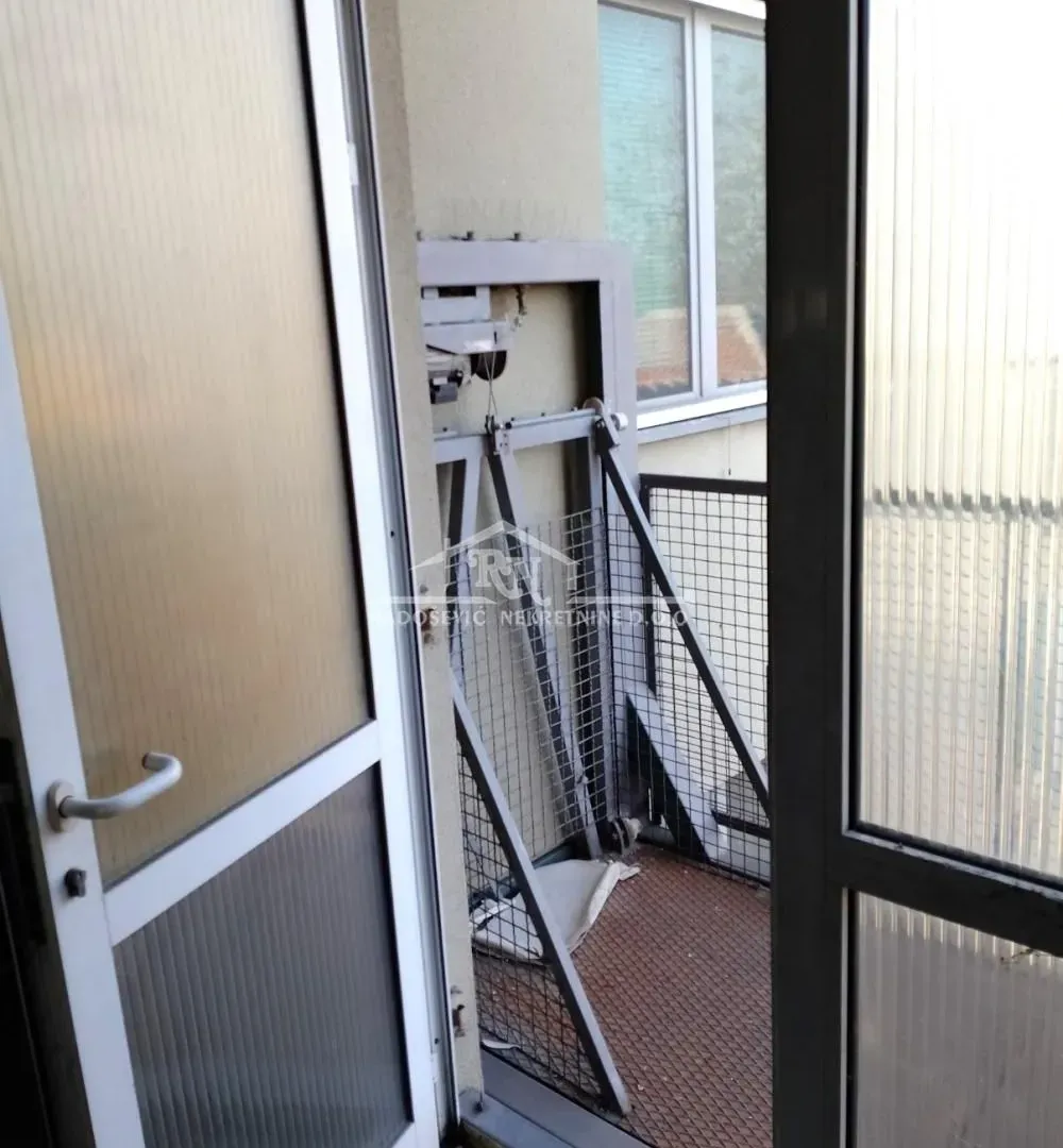 Rent, office space, 1019m², Šimanovci, Pećinci