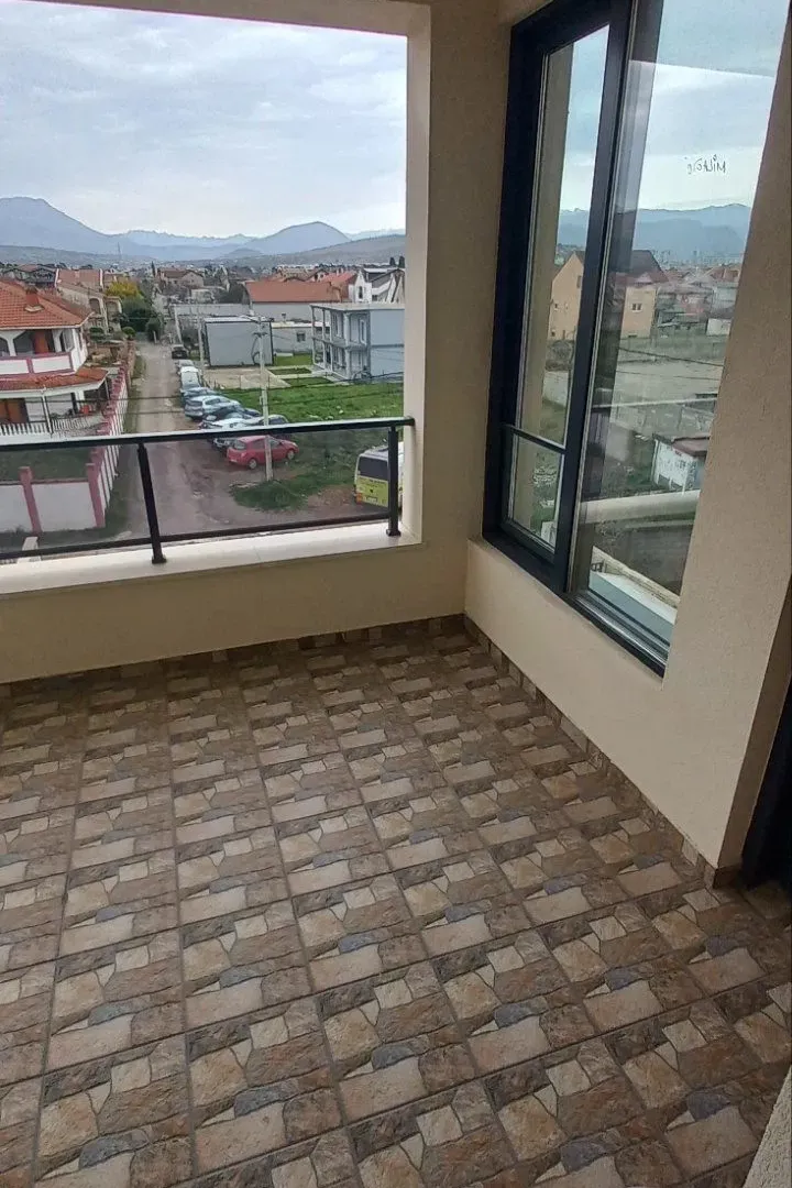 Izdavanje, kuća, 180m², Gornja Gorica, Podgorica