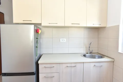 Rent, one bedroom apartment, 42m², Budva, Crna Gora - image 7