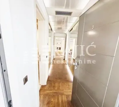Rent, four bedroom apartment, 148m², Savski Venac, Beograd - image 12