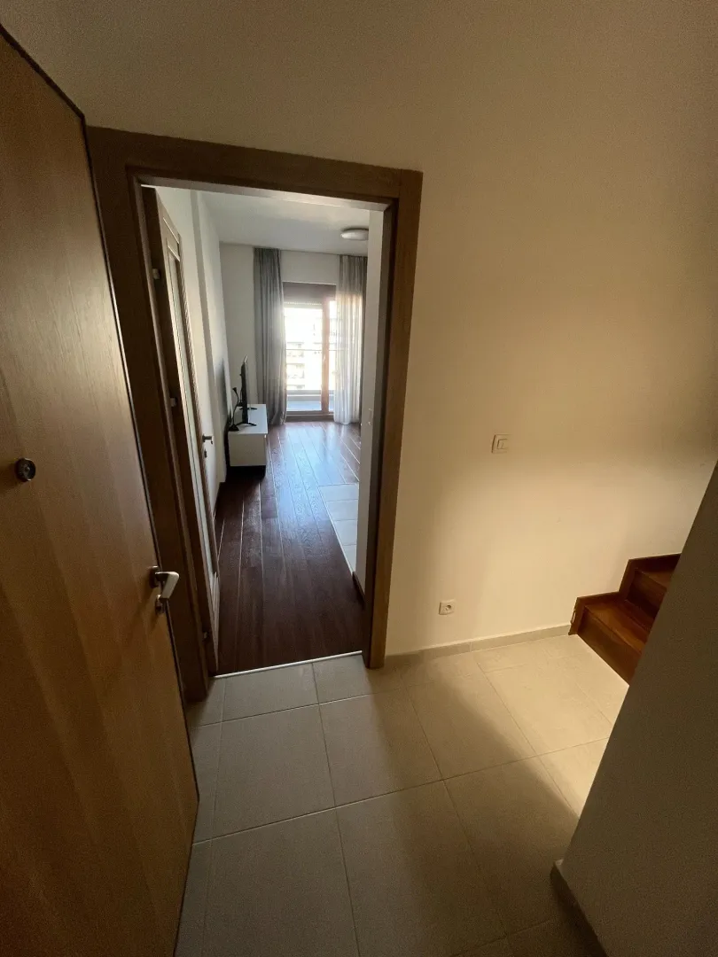 Izdavanje, dvosoban stan, 69m², Master Kvart, Podgorica