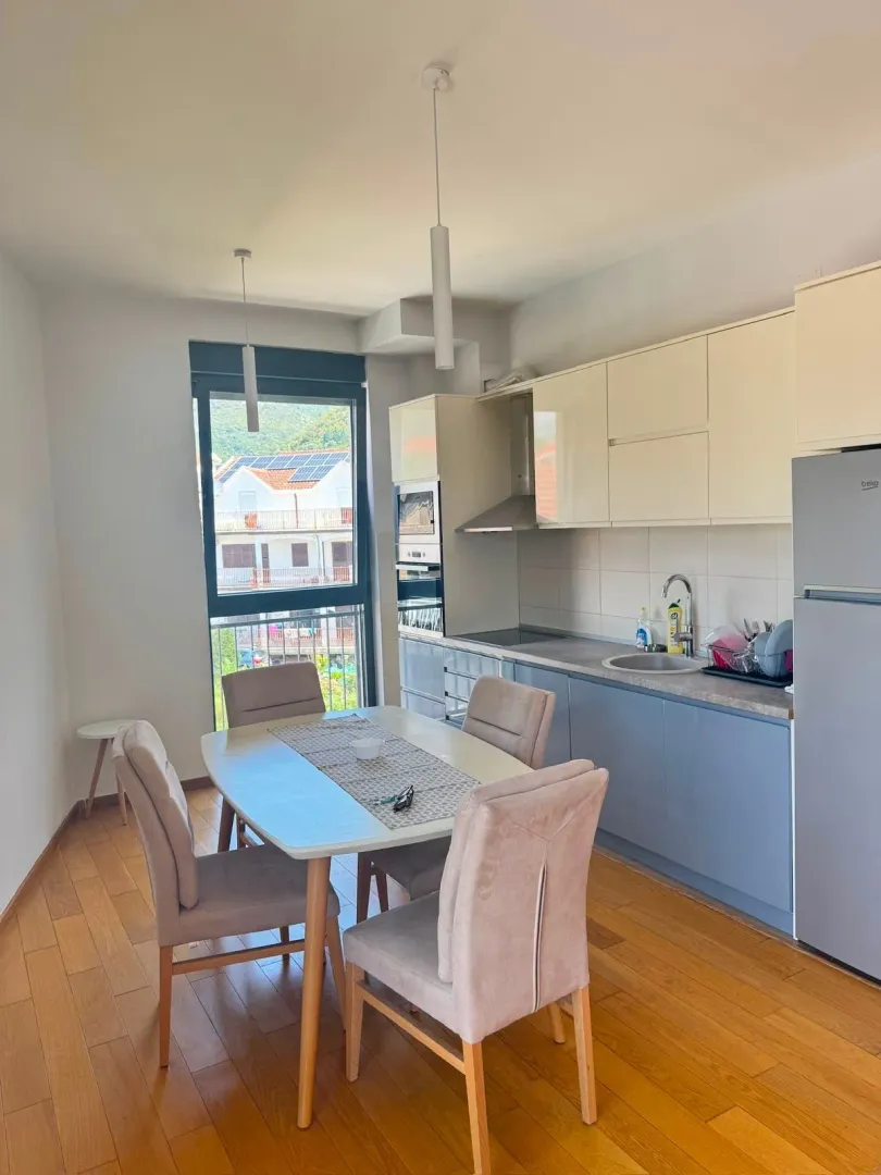 Izdavanje, dvosoban stan, 77m², Seljanovo, Tivat