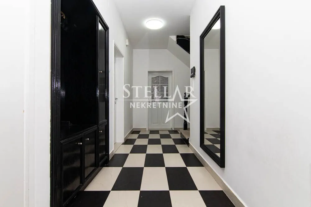 Izdavanje, kuća, 250m², Zagorič, Podgorica