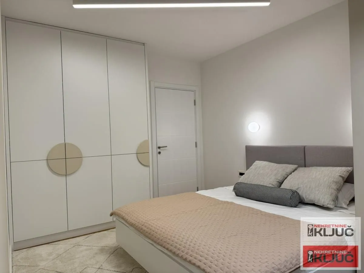 Izdavanje, dvosoban stan, 49m², Bulevar patrijarha Pavla, Novi Sad Sve Podlokacije
