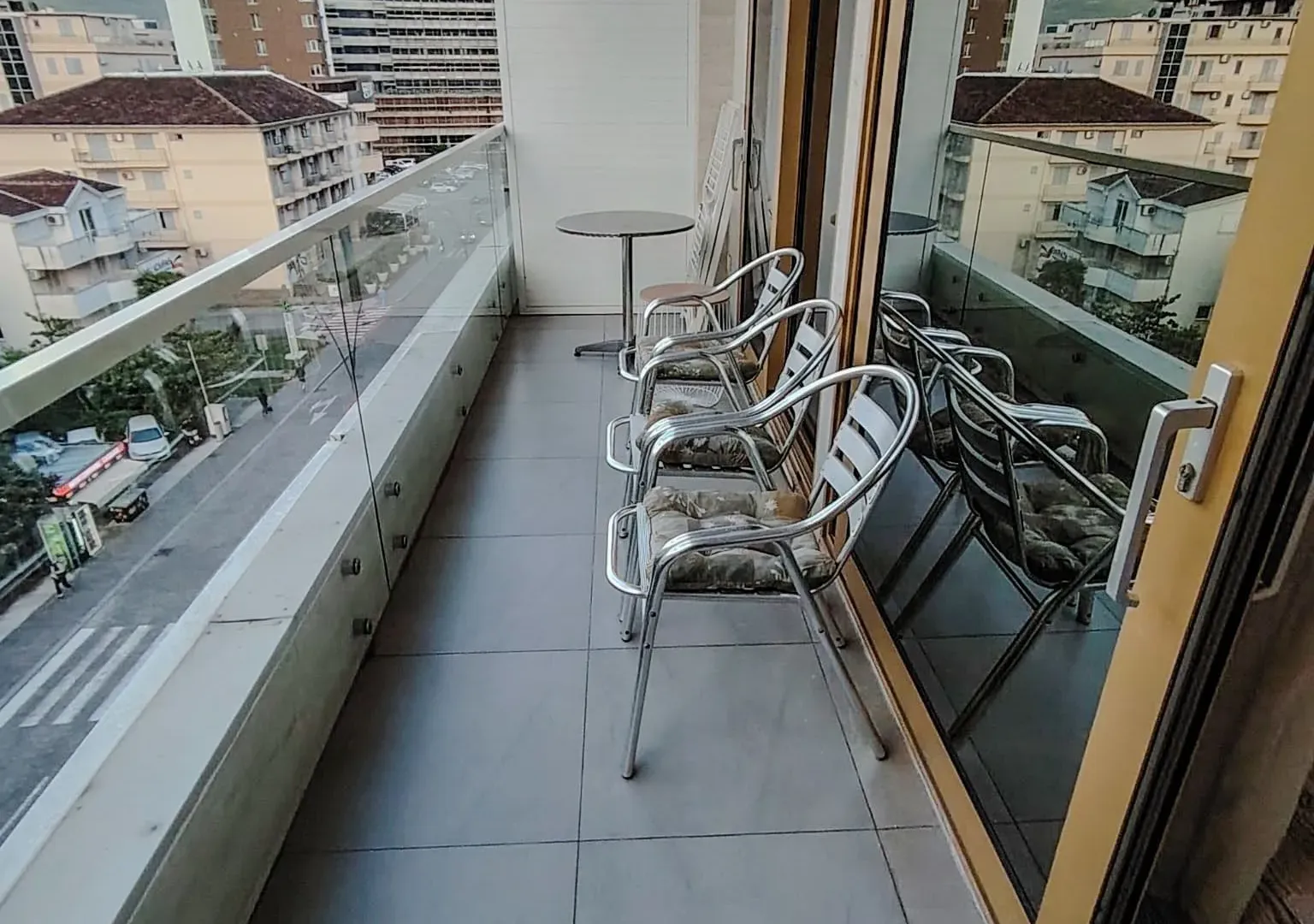 Izdavanje, jednosoban stan, 45m², Centar, Budva