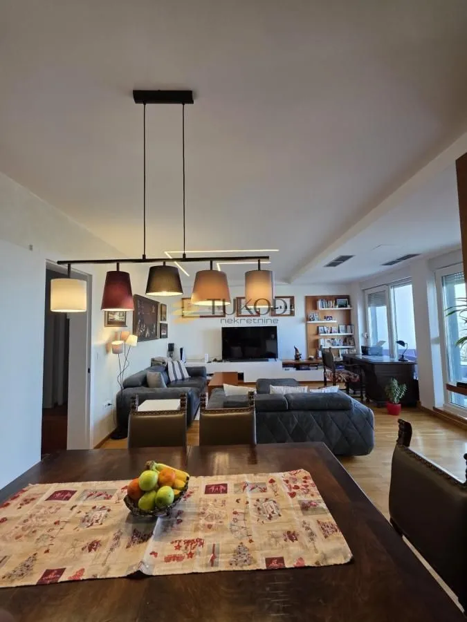 Prodaja, četvorosoban stan, 114m², Sremska Kamenica, Petrovaradin