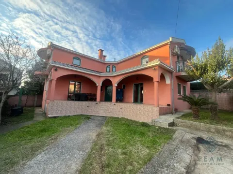 Izdavanje, trosoban stan, 120m², Ibričevina, Podgorica - image 12