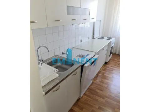 Izdavanje, trosoban stan, 84m², Zemun Centar, Zemun Sve Podlokacije - image 3