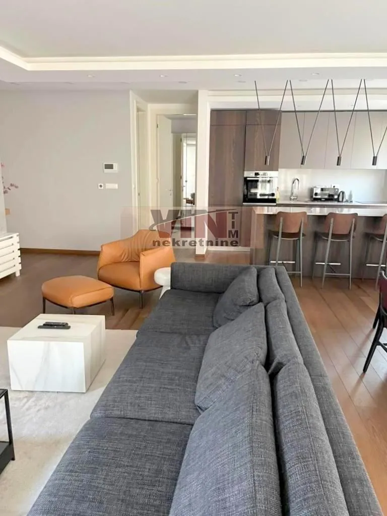 Prodaja, trosoban stan, 121m², Vračar, Šid