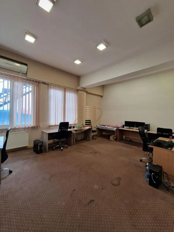 Rent, office space, 690m², Novo naselje, Novi Sad