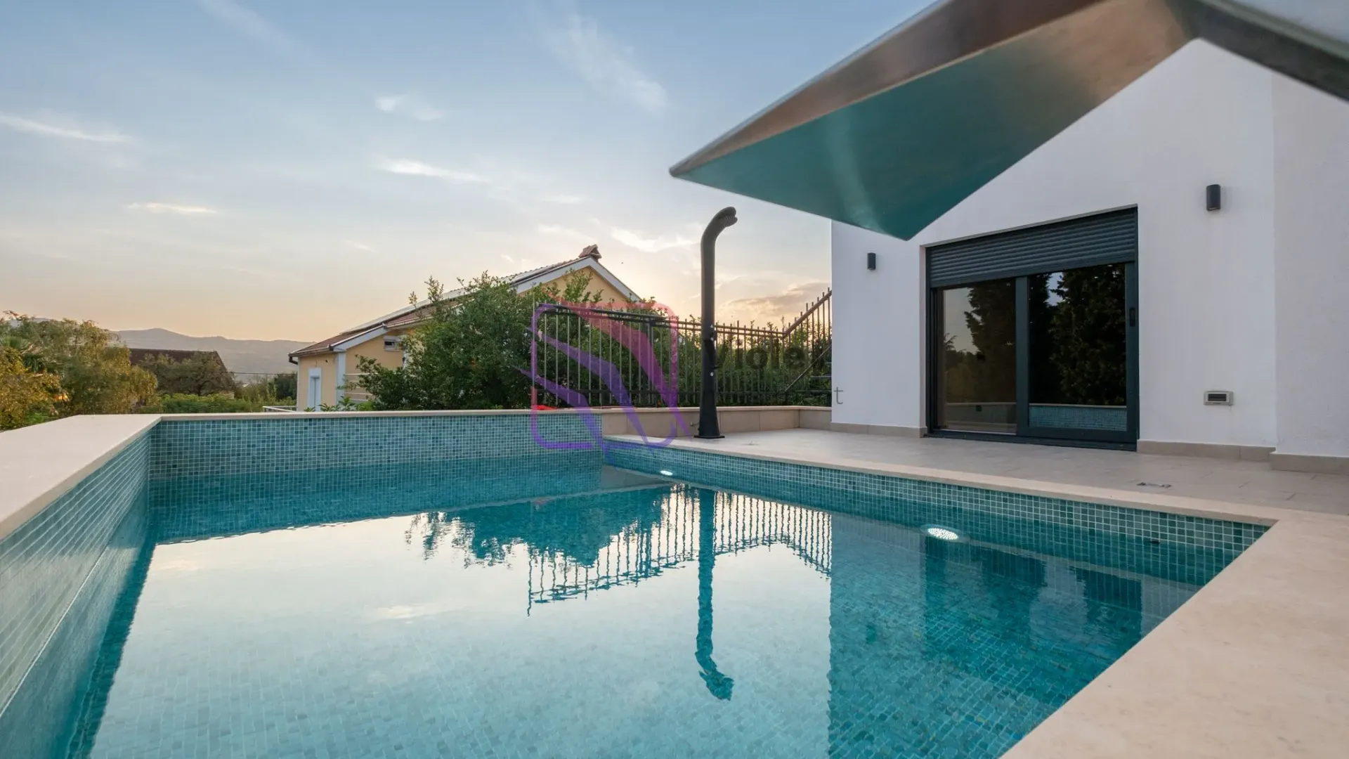Izdavanje, kuća, 180m², Gornja Gorica, Podgorica