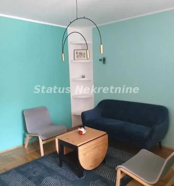 Izdavanje, dvosoban stan, 45m², Centar, Novi Sad