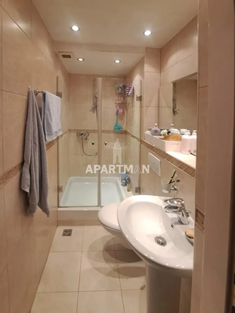 Prodaja, četvorosoban stan, 109m², Vračar Sve Podlokacije, Beograd