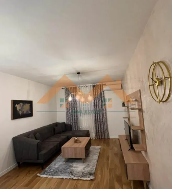 Izdavanje, jednosoban stan, 53m², Central Point, Podgorica