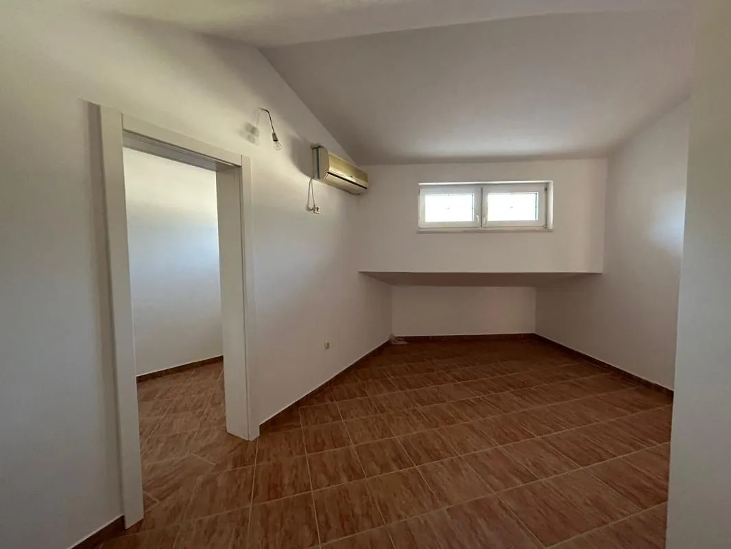 Prodaja, dvosoban stan, 60m², Sutomore, Bar