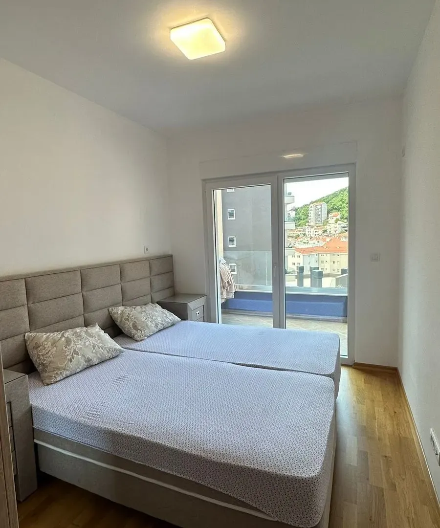 Rent, one bedroom apartment, 48m², Bijeli Do, Budva