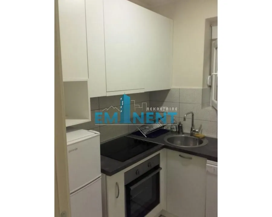 Izdavanje, trosoban stan, 57m², Crveni Krst, Beograd